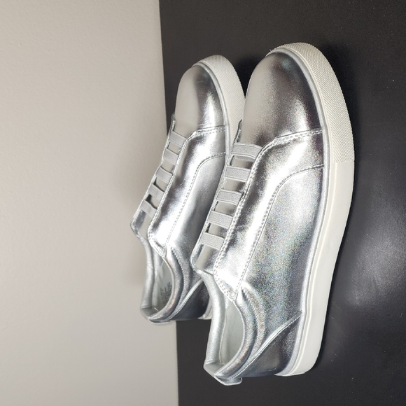 Kenneth Cole Reaction Silver White Sneakers Modern Style - Picture 8 of 10
